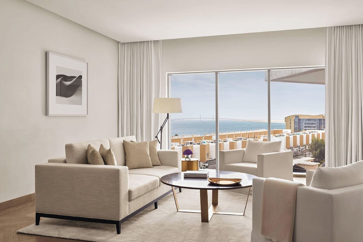 Suite, 1 King Bed | Living room | 32-inch LCD TV with satellite channels, TV