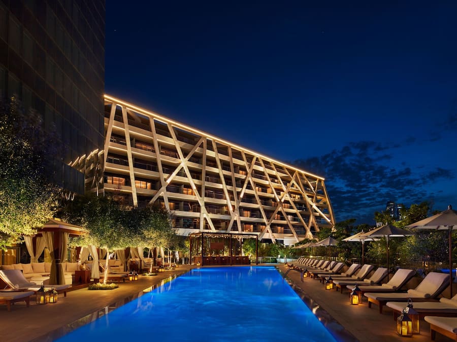 2 utendørsbassenger, bassengtelt (inkludert) og bassengparasoller