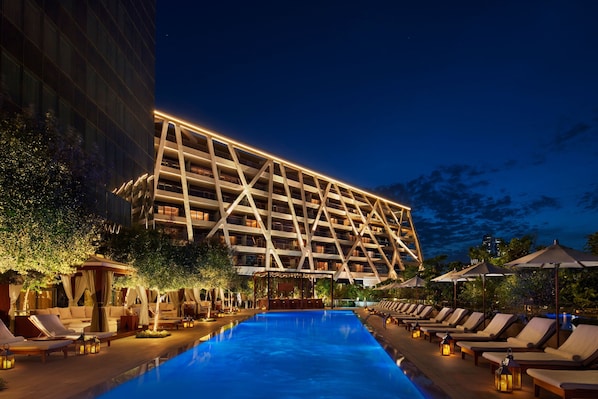 2 outdoor pools, open 9:00 AM to 7:00 PM, free cabanas, pool umbrellas - The Abu Dhabi Edition (Abu Dhabi)