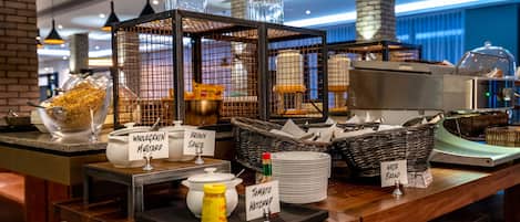 Daily full breakfast (GBP 15.95 per person)