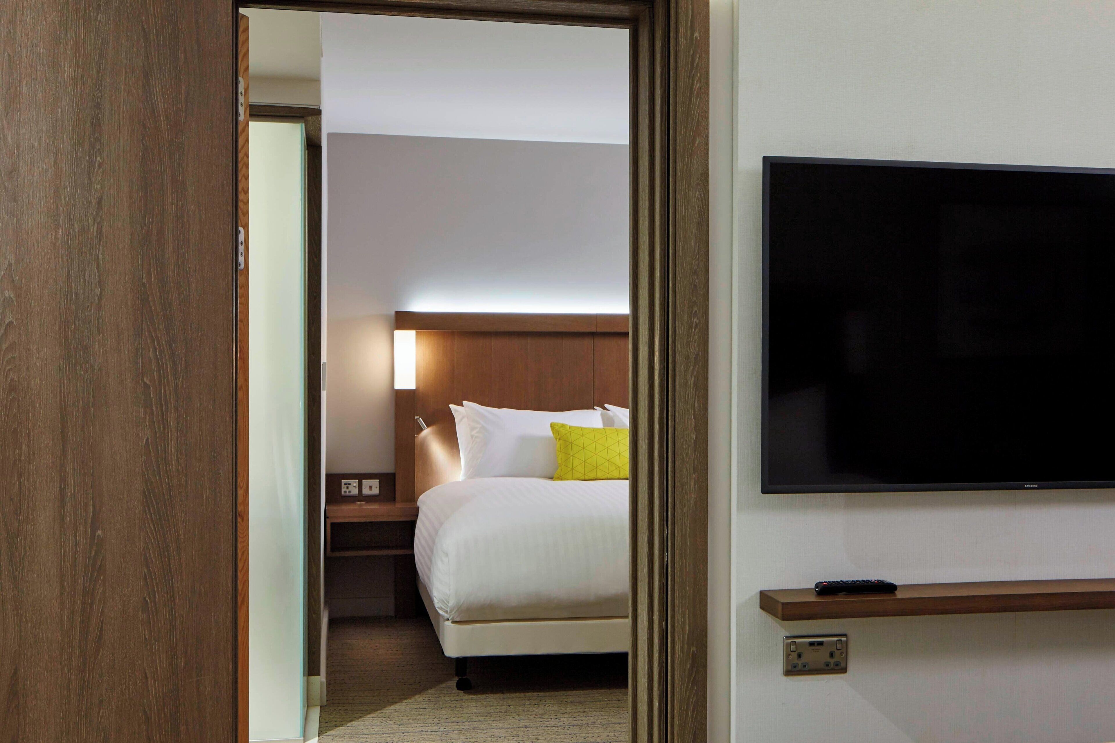 Betten mit Memory-Foam-Matratzen, Zimmersafe, Schreibtisch