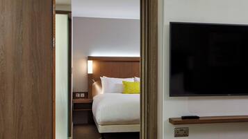 Betten mit Memory-Foam-Matratzen, Zimmersafe, Schreibtisch