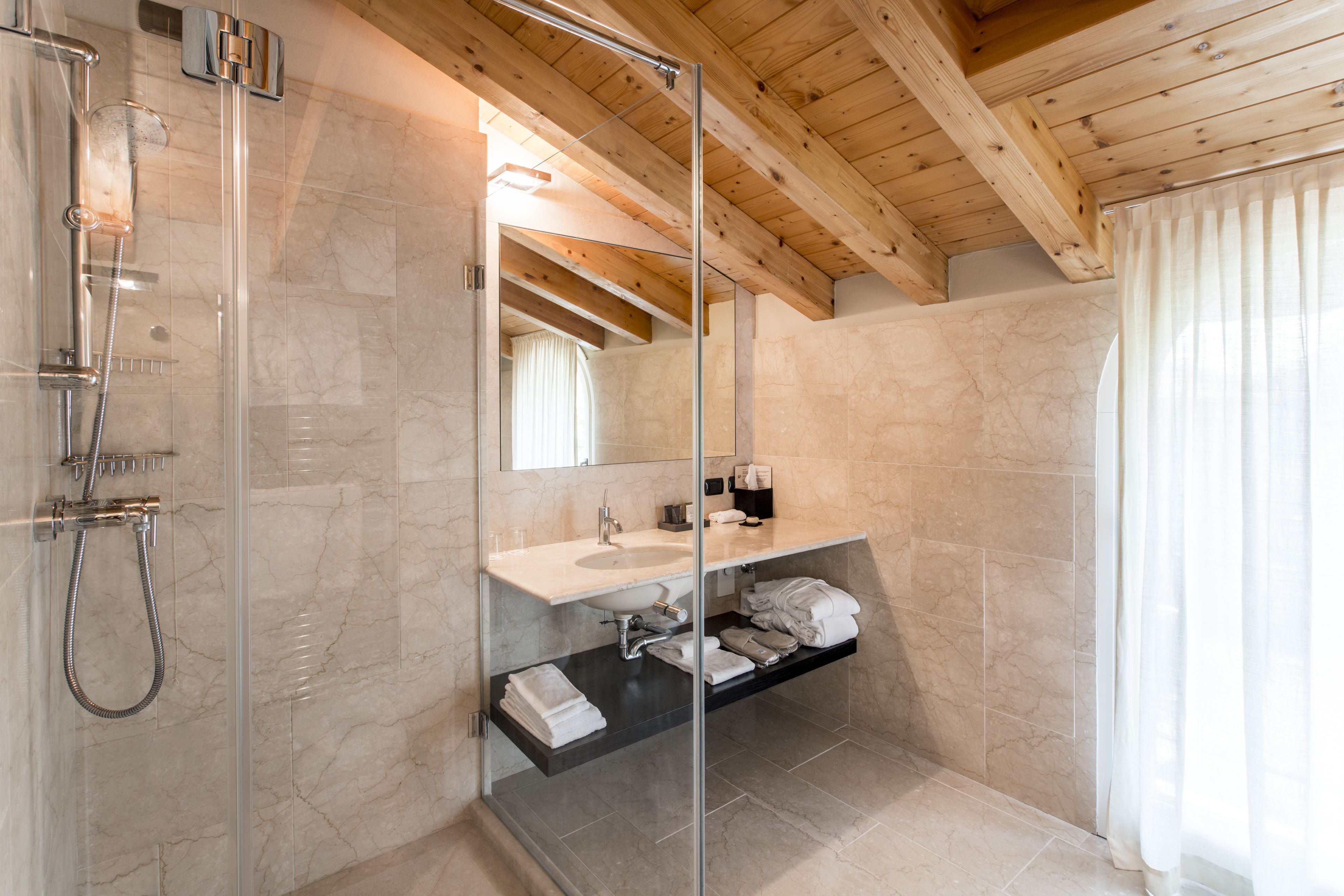 Appartement Familial | Salle de bain | Douche, articles de toilette gratuits, sèche-cheveux, bidet