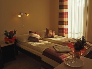 Classic Double or Twin Room, 2 Twin Beds, Non Smoking | Iron/ironing board, free WiFi, bed sheets