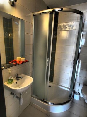 Shower, towels - DW Poronianka (Poronin)