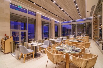 2 restaurants, breakfast, lunch, dinner served; farm to table cuisine at Renaissance Cancun Resort & Marina