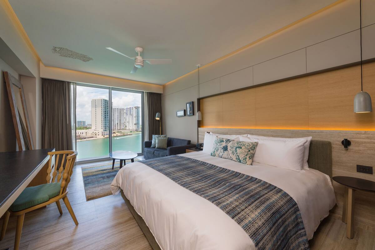 Room, 1 King Bed with Sofa bed, Marina View (Balcony) | In-room safe, desk, soundproofing, iron/ironing board