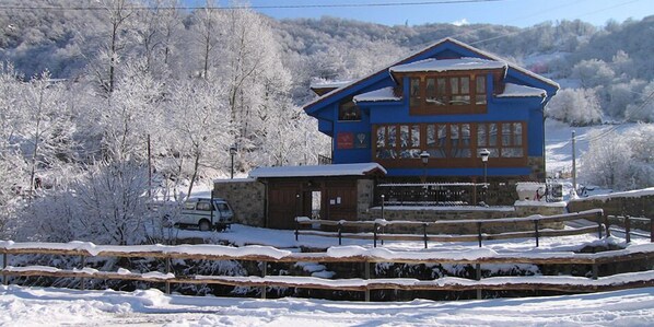 Front of property - El Hotel EntreRíos (Lena)