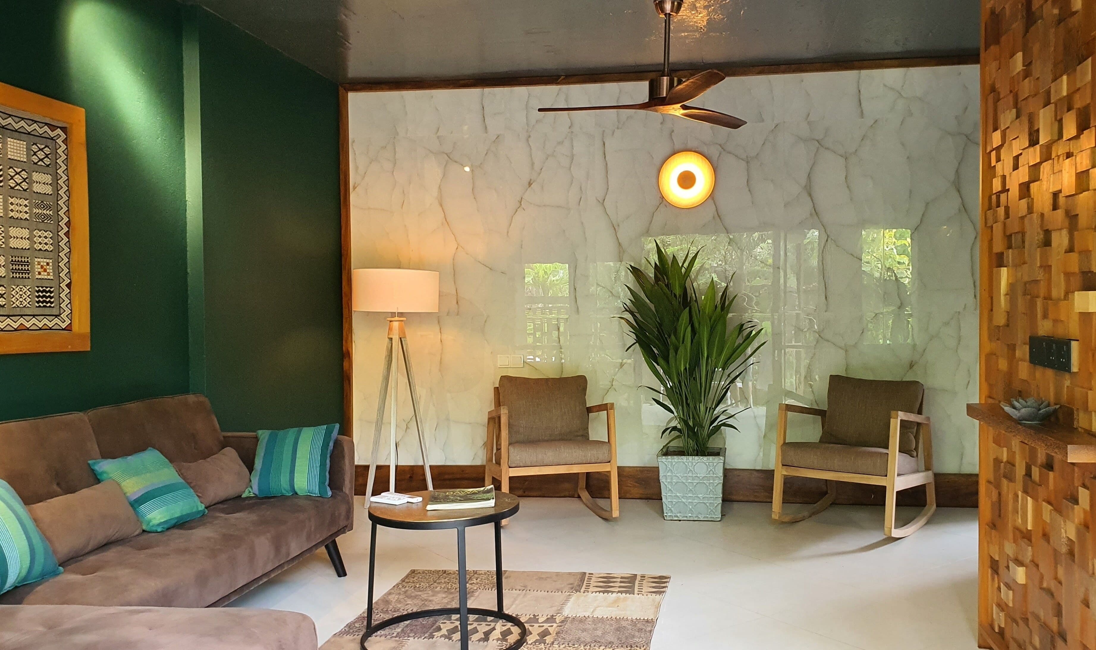 one bedroom apartment with garden view and patio | living area