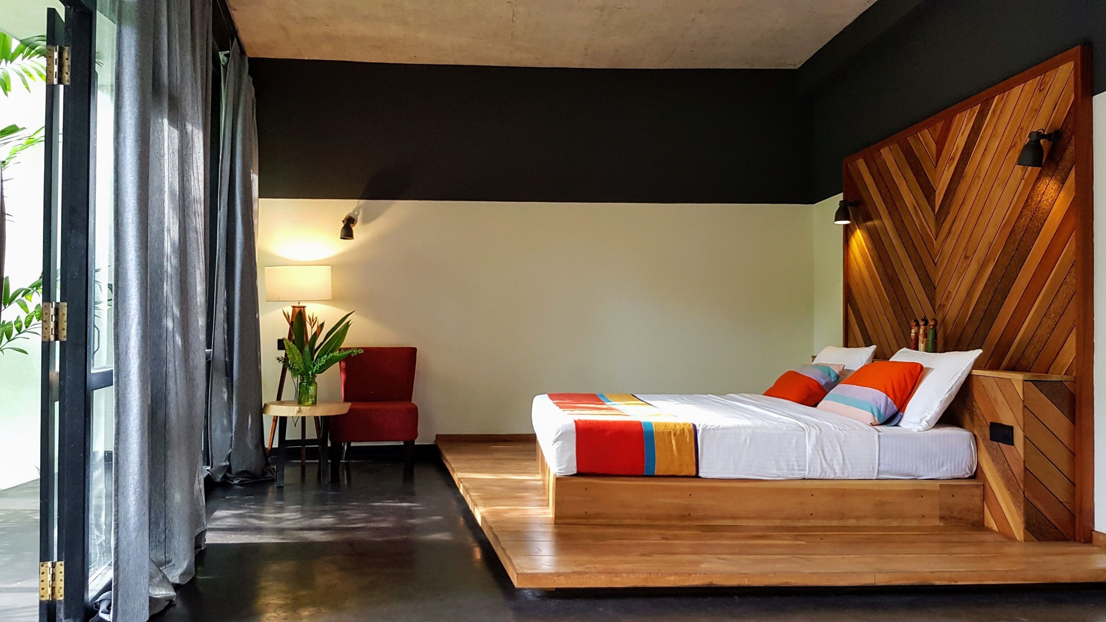 Een minibar, een kluis op de kamer, individueel gedecoreerd