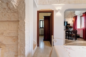 Luxury Apartment, 1 Queen Bed, Air conditioning, Garden View | 1 bedroom, Frette Italian sheets, premium bedding, down comforters