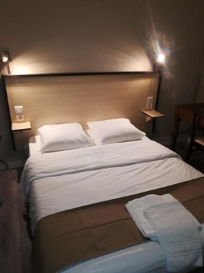 特色装修、特色家居、办公桌、遮光窗帘