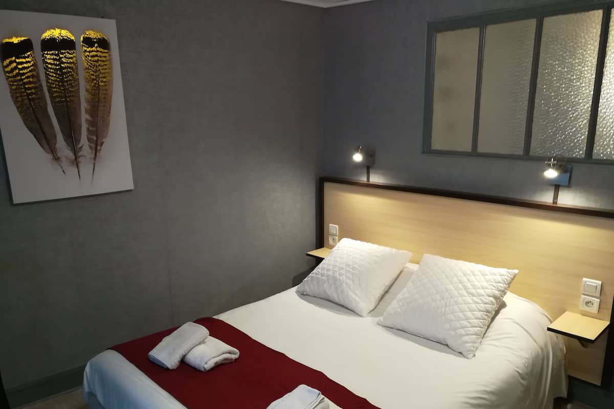 City Double Room, 1 Double Bed, City View | Individually decorated, individually furnished, desk, blackout drapes
