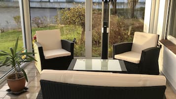 Bar lounge
