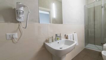 Double Room, Garden View | Bathroom | Shower, free toiletries, hair dryer, bidet