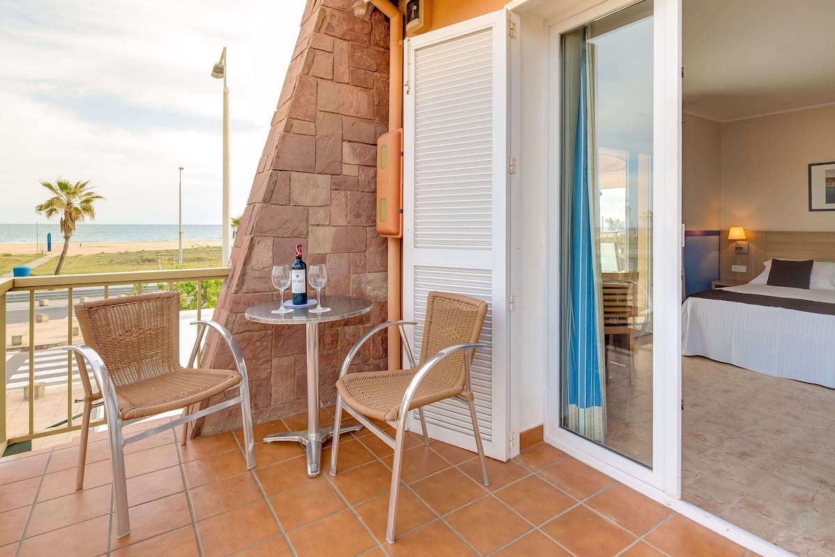 Premium Double Room, Balcony | In-room safe, free cribs/infant beds, free WiFi, bed sheets