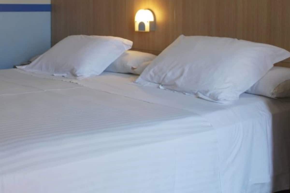 Double or Twin Room, Garden View (no kitchen) | In-room safe, free cribs/infant beds, free WiFi, bed sheets