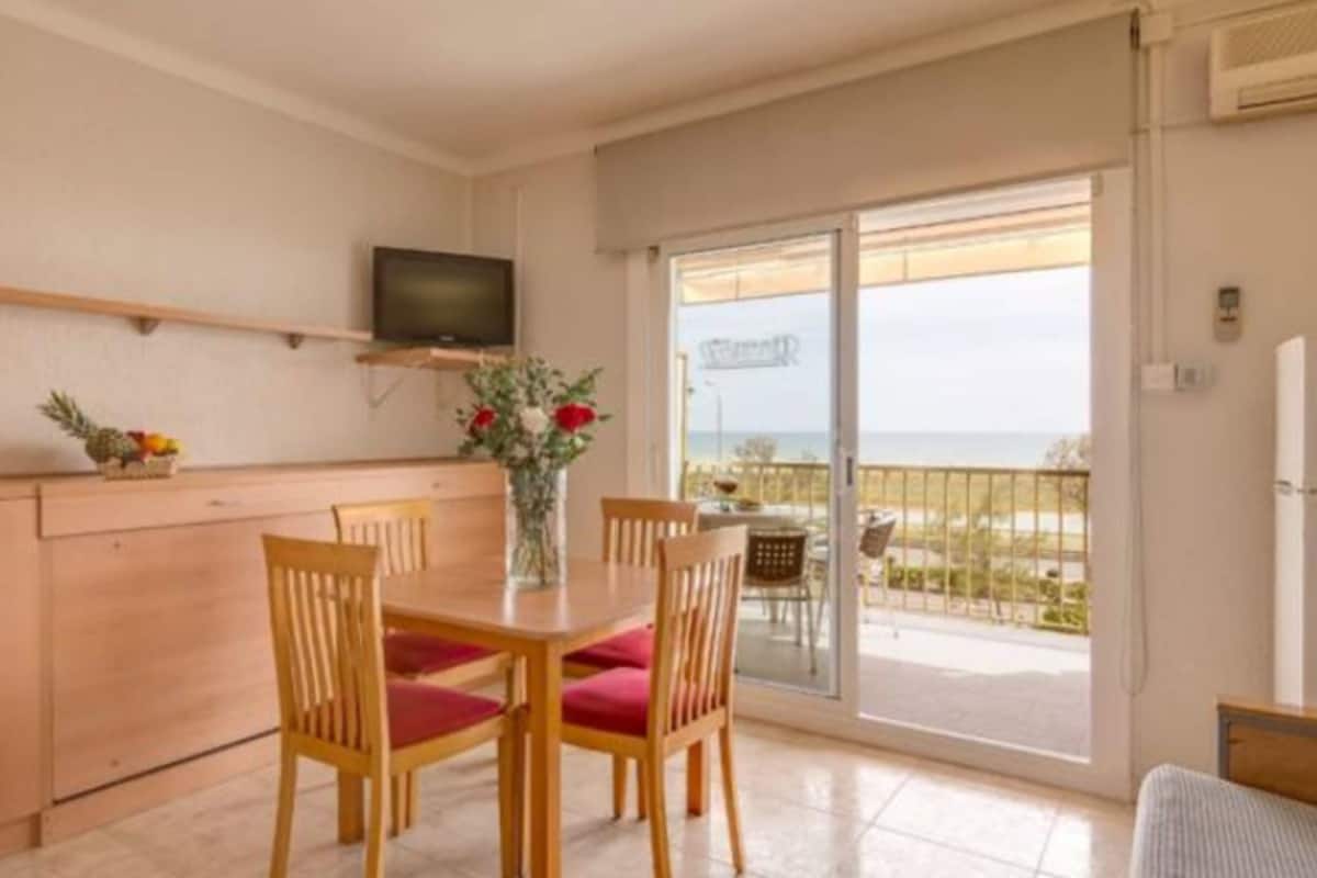 Apartment, 1 Bedroom, Balcony, Sea View | In-room safe, free cribs/infant beds, free WiFi, bed sheets