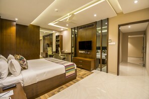 Down duvets, minibar, in-room safe, desk - The Capital Hotel (Guntur)