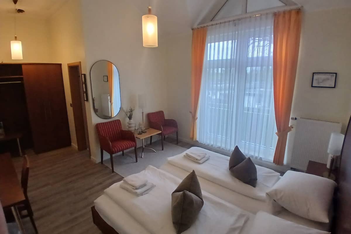 Rom – deluxe | Allergitestet sengetøy, skrivebord, lydisolert og wi-fi (inkludert)