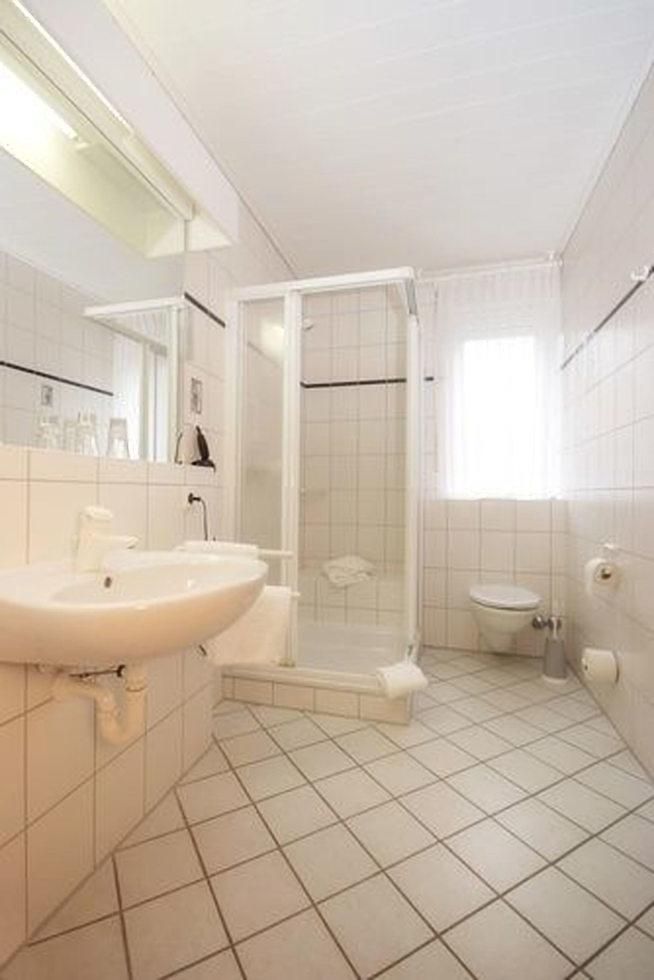 single room | bathroom | shower, free toiletries, hair dryer, towels
