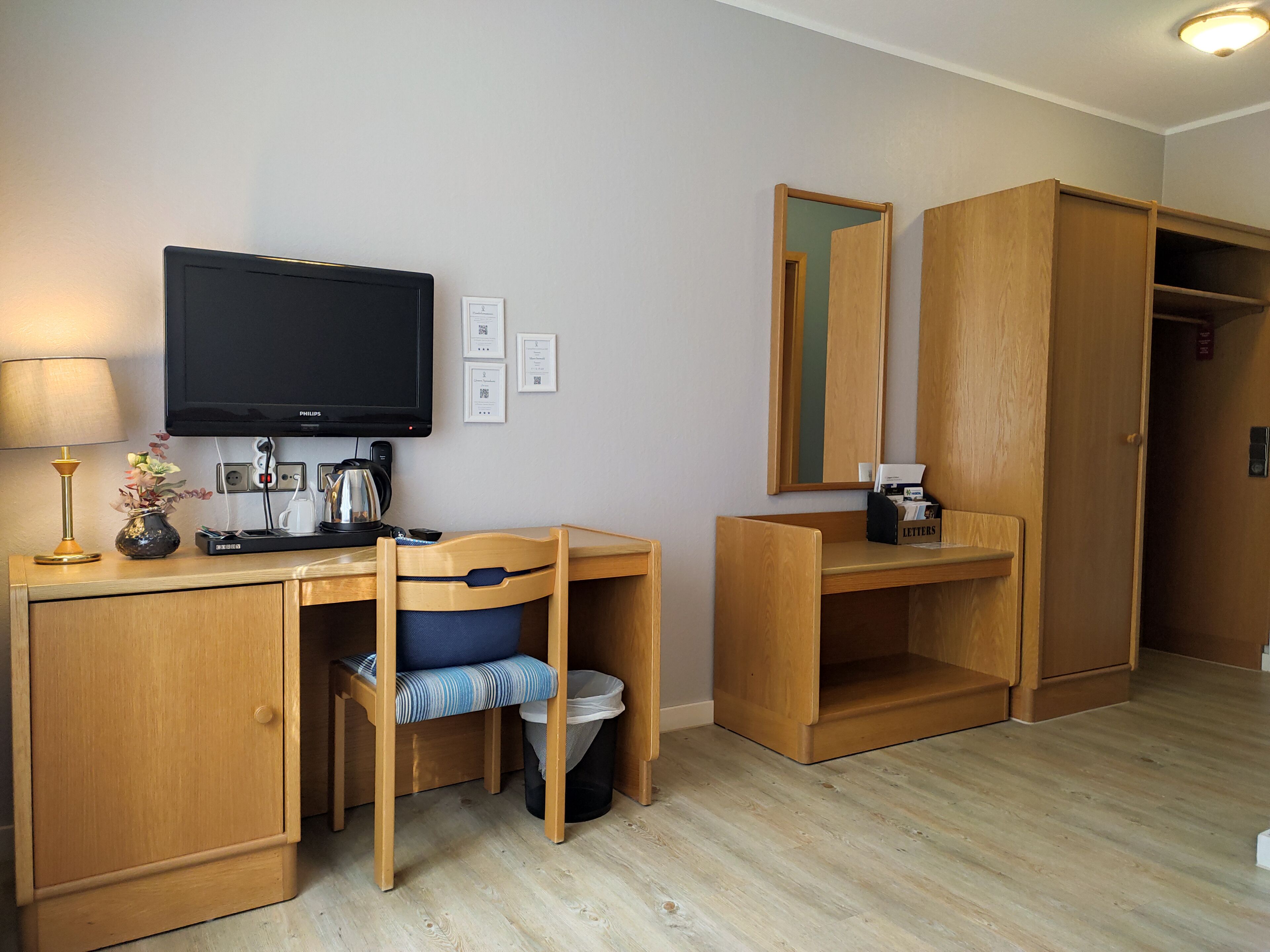 single room | hypo-allergenic bedding, desk, soundproofing, free cots/infant beds