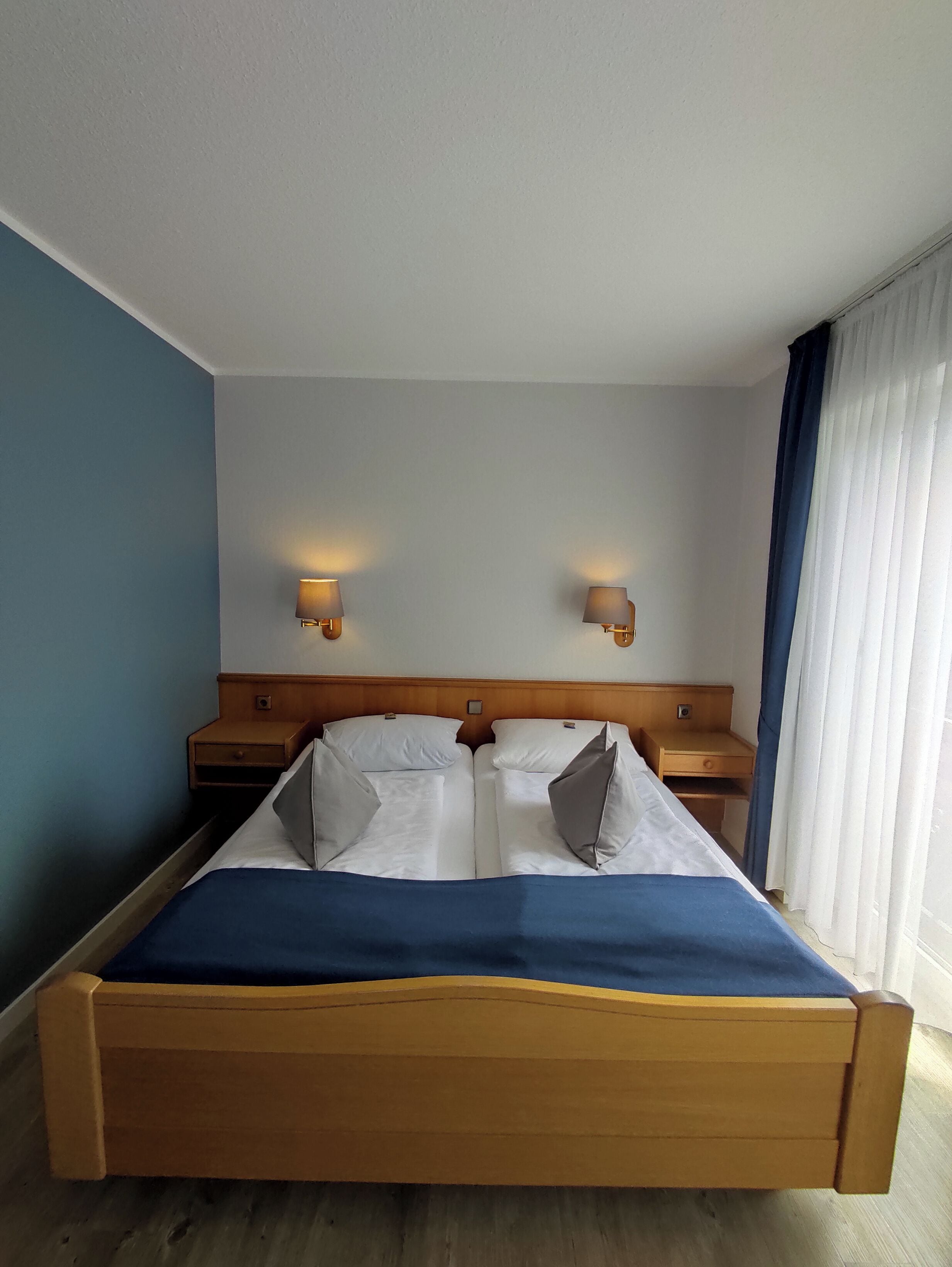 Allergitestet sengetøy, skrivebord og lydisolert