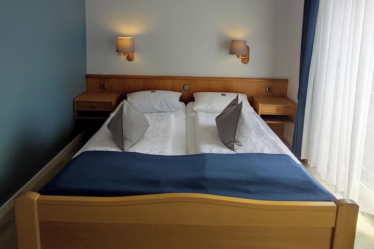 Allergitestet sengetøy, skrivebord, lydisolert og wi-fi (inkludert)