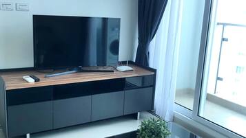 Condo, 1 Large Single Bed, Smoking | Room amenity