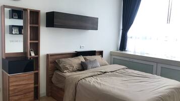 Condo, 1 Large Single Bed, Smoking | Free WiFi