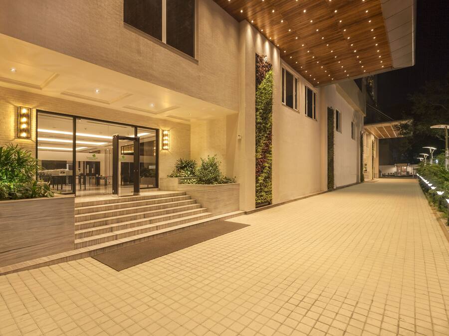 Pintu masuk properti