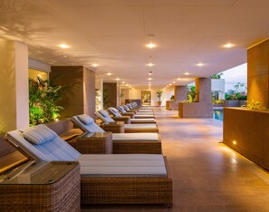 Couples treatment rooms, sauna, hot tub, steam room, body treatments