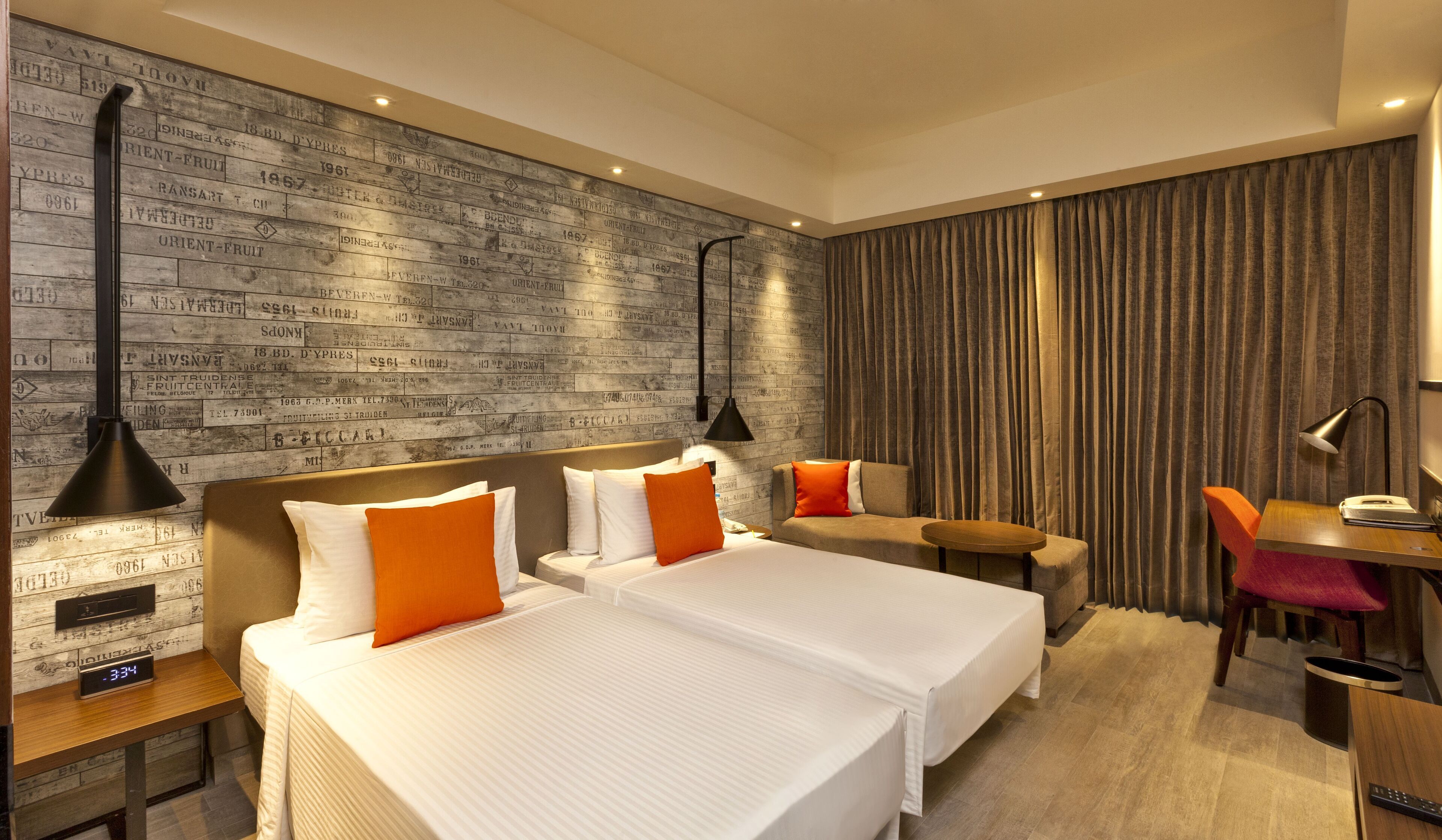 意大利 Frette 床单、高档床上用品、客房内保险箱、办公桌