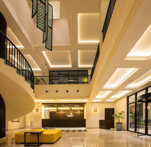 Lemon Tree Premier City Center Pune