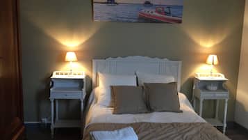 Double Room, 1 Double Bed, Non Smoking | Individually decorated, individually furnished, blackout curtains
