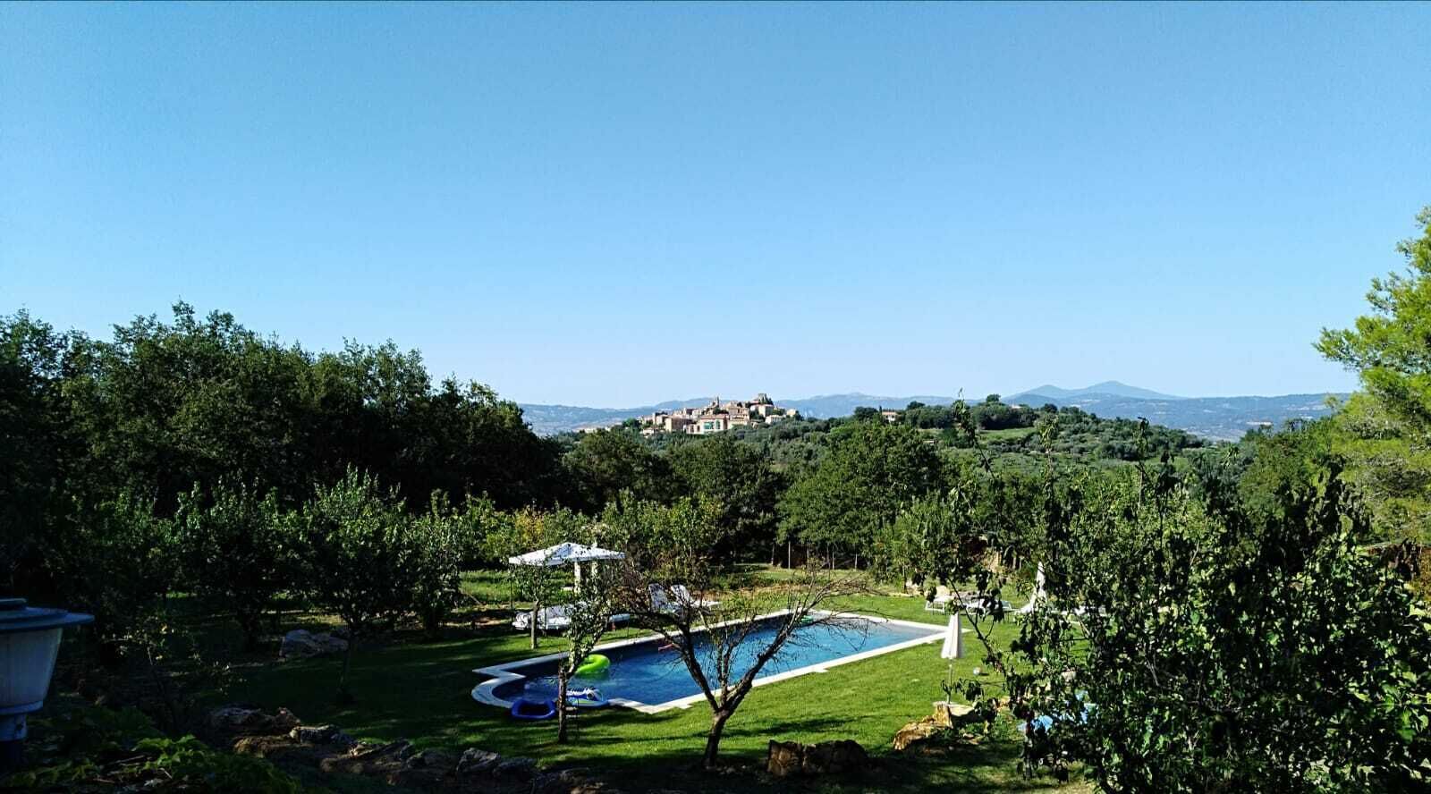 Departamento Deluxe | Decoración personalizada, escritorio y ropa de cama 