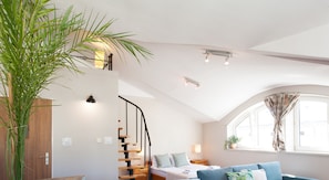 Club Apartment, Multiple Beds, Accessible, Non Smoking | Living area | 50-cm flat-screen TV with satellite channels, TV, DVD player - Faust and Mona Lisa Apartments (Kraków)