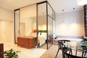 Premium Apartment, 2 Bedrooms, Kitchen, City View | Egyptian cotton sheets, premium bedding, individually decorated - Faust and Mona Lisa Apartments (Kraków)