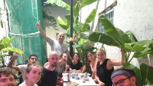 Outdoor dining - La Vie En Rose Melaka - Hostel (Malacca City)