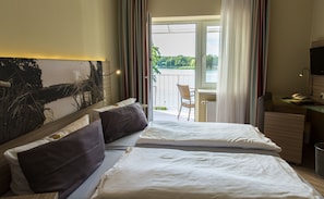 Double Room, Balcony, Lake View | Minibar, in-room safe, desk, blackout drapes