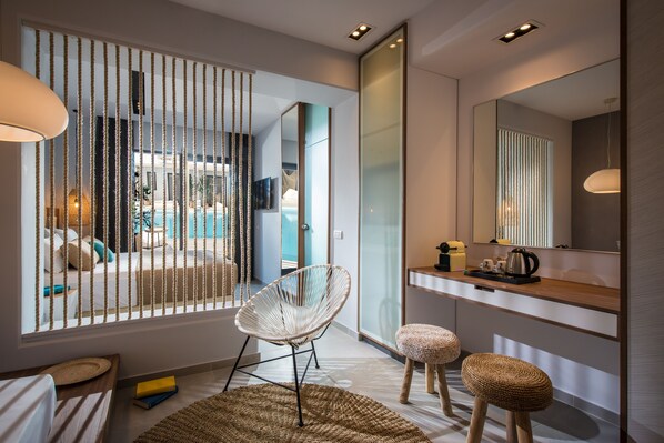 Superior Double Room (Swim Up) | In-room safe, individually furnished, desk, blackout drapes