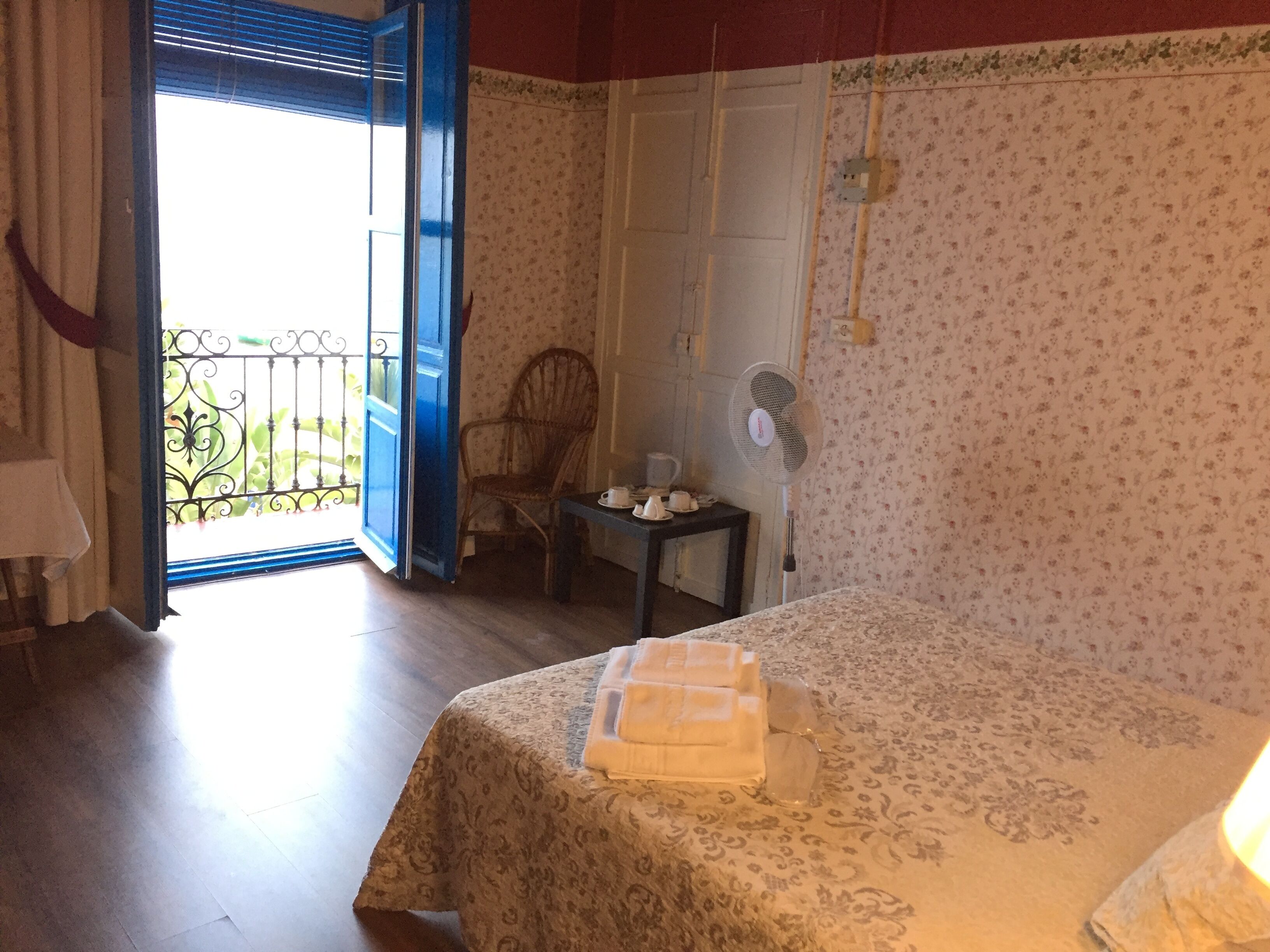 Superior-Vierbettzimmer | Daunenbettdecken, Schreibtisch, kostenloses WLAN, Bettwäsche