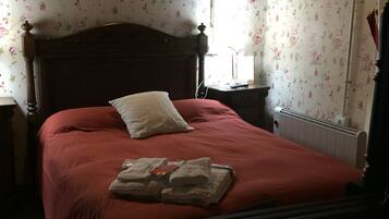 羽绒被、办公桌、免费 WiFi、床单