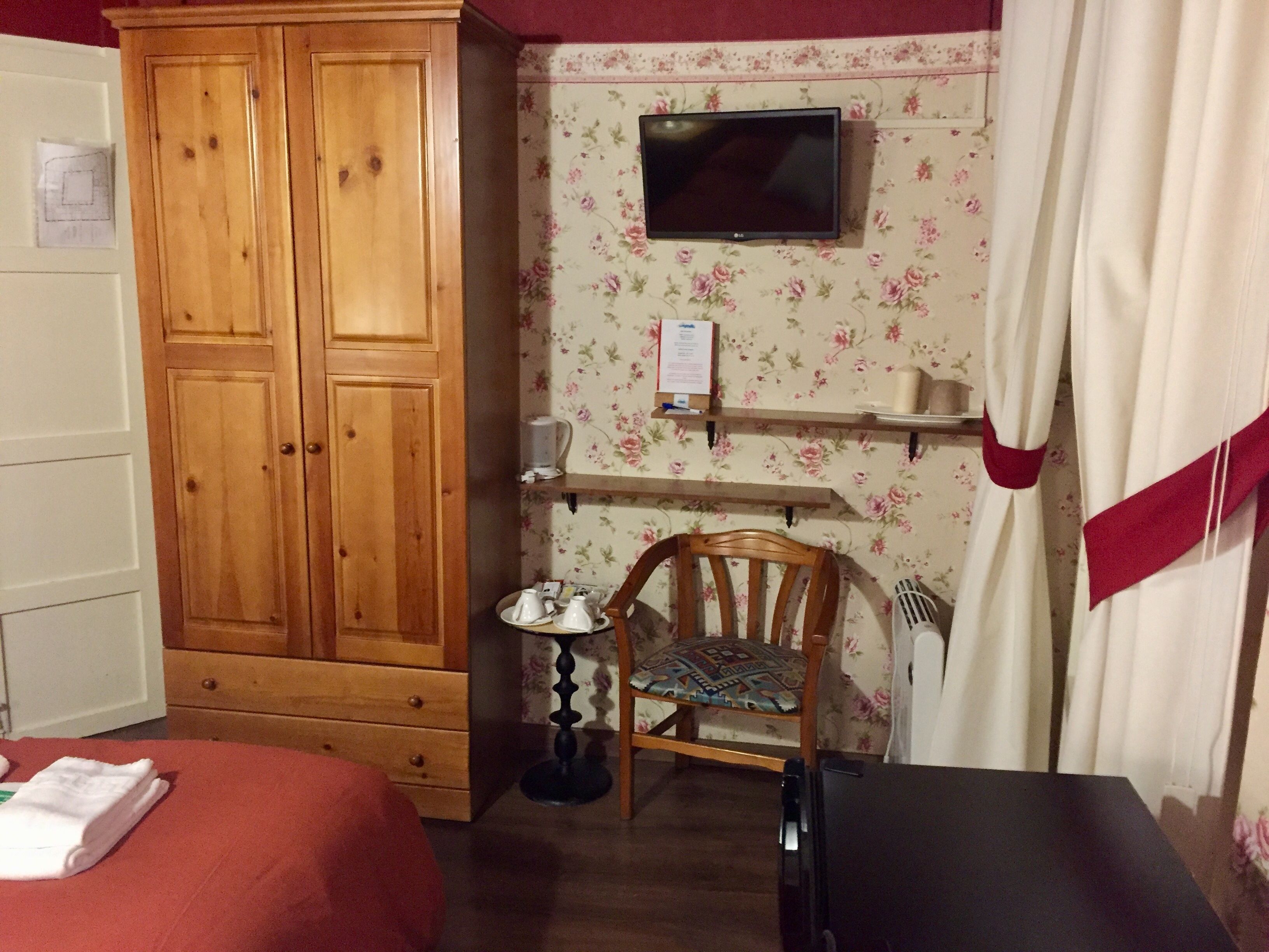 down duvets, desk, free wifi, bed sheets