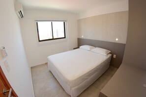 Apartment, 1 Bedroom | 1 bedroom, individually decorated, soundproofing, iron/ironing board - Excelentes Apartamentos Maceió Jatiúca (Maceió)