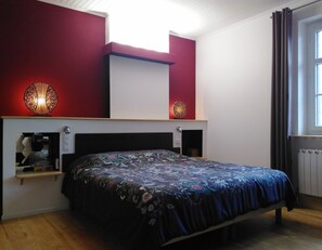 Habitación triple Deluxe, varias camas, no fumadores | Cortinas opacas, sistema de insonorización, wifi gratis y ropa de cama
