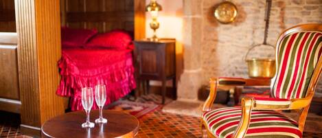 بديكورات فريدة لكل غرفة وطراز فريد لكل وحدة ومكتب ومكواة/لوح كي