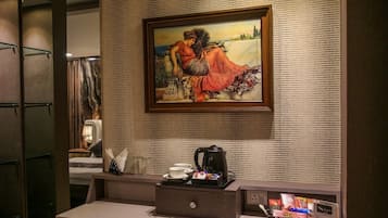 Royal Double Room, Non Smoking | Minibar, individually furnished, desk, soundproofing