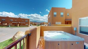 Tina de hidromasaje al aire libre