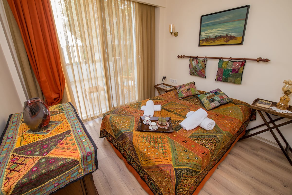 Standard Double Room, 1 Double Bed, Ground Floor (06) | 1 bedroom, minibar, individually decorated, individually furnished